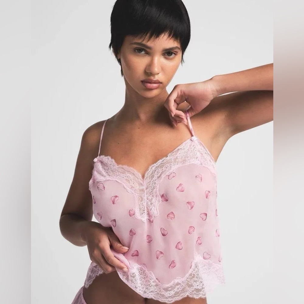 SKIMS Pink Heart Lace‎ Chemise